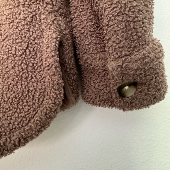 Abercrombie and Fitch Teddy Sherpa Shacket - Picture 6 of 10